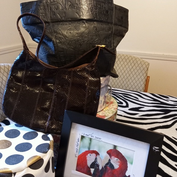 Purse's - Picture 1 of 3